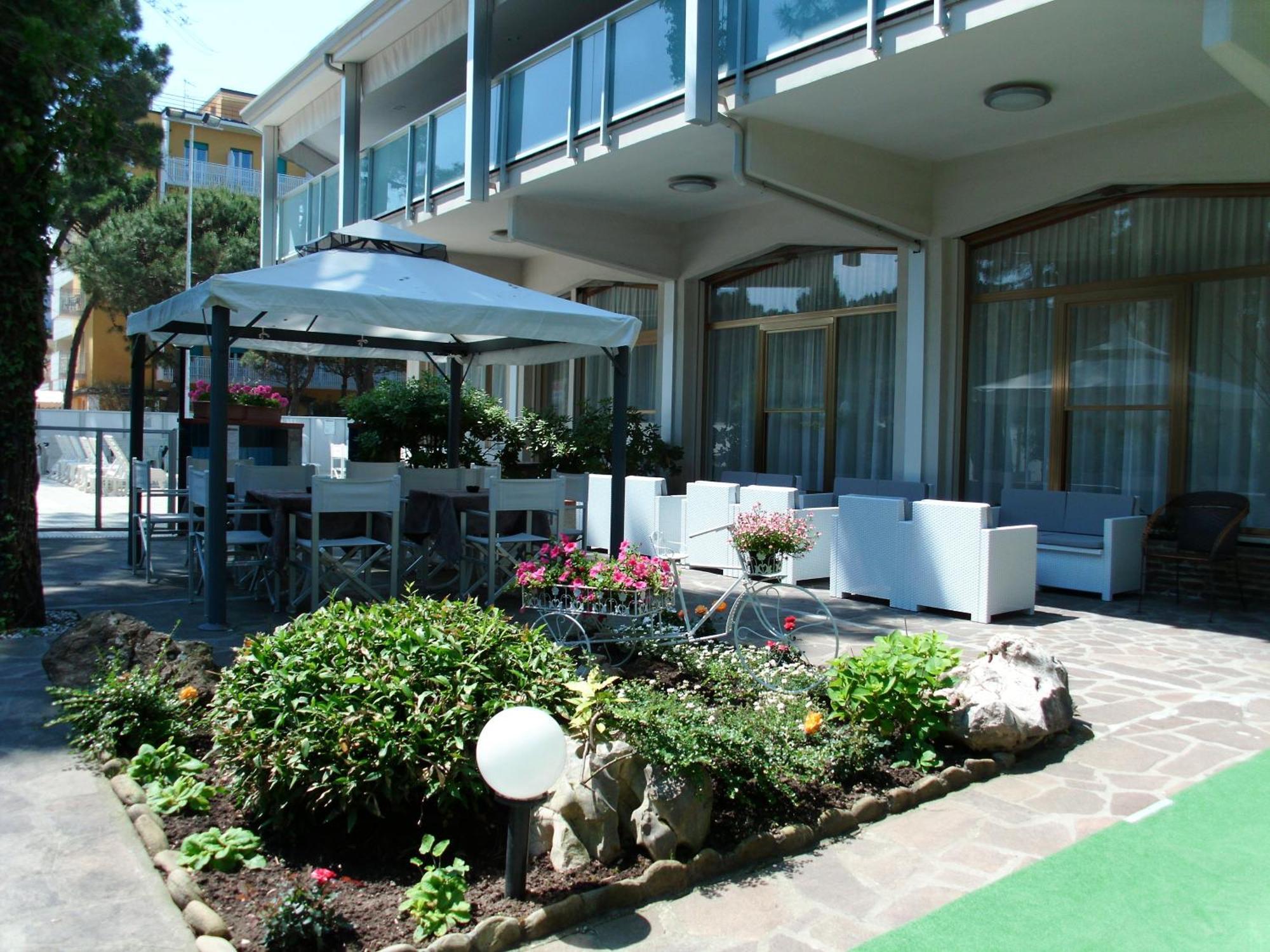 Hotel Sahara Milano Marittima Extérieur photo