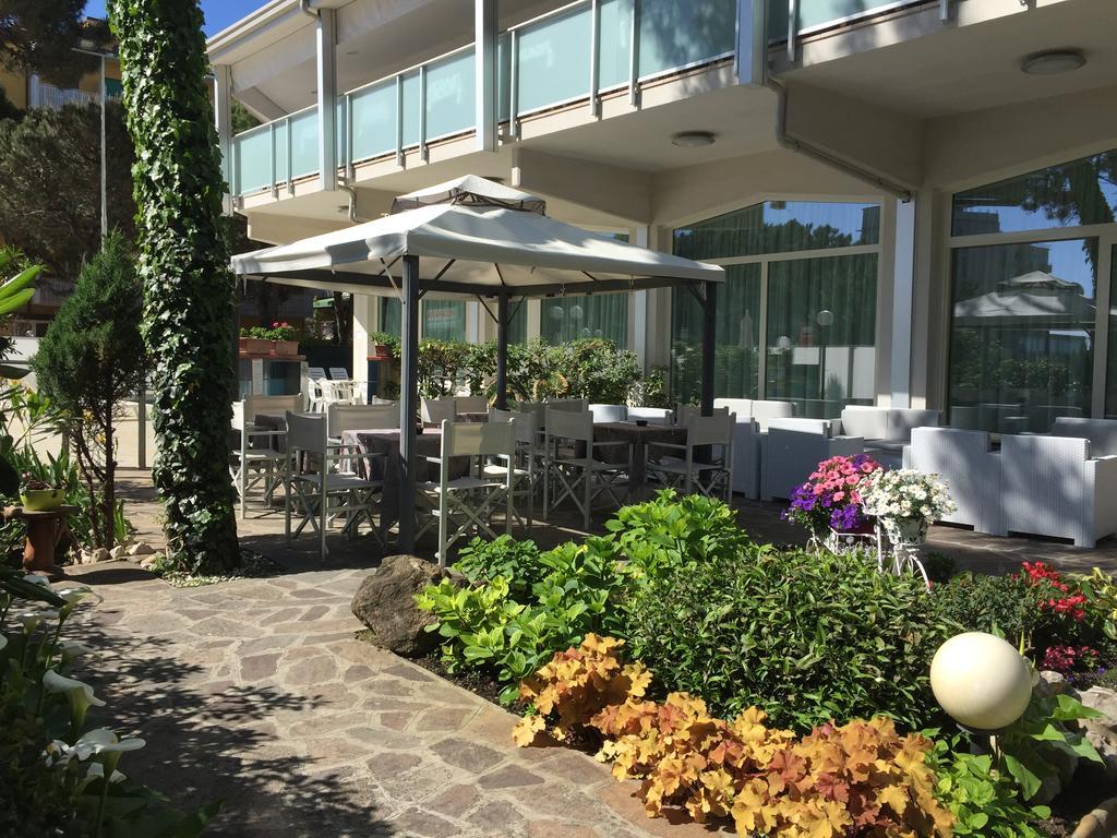 Hotel Sahara Milano Marittima Extérieur photo