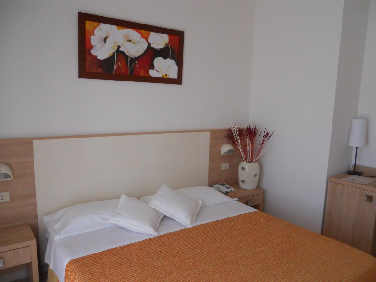Hotel Sahara Milano Marittima Extérieur photo